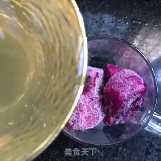 Make Pyramid honey iced tea step 5