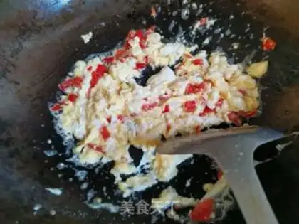 Make Scratch chili and eggs step 2