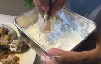 Make Salted eggs, fried crabs step 3