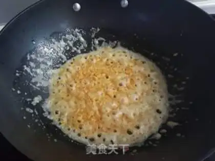 Make Salted eggs, fried crabs step 4