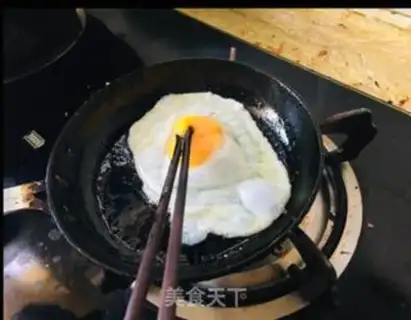 Make Fried eggs step 1