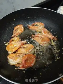 Make Garlic tomato red shrimp step 4