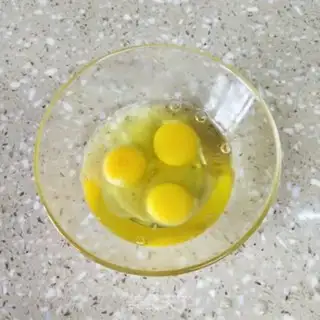 Make Yellow eggs step 2