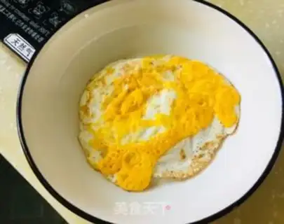 Make Fried eggs step 3