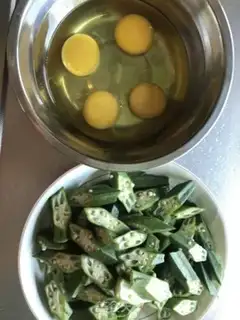 Make Autumn fried eggs step 1