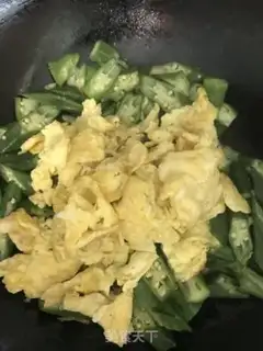 Make Autumn fried eggs step 5