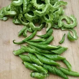 Make Hot peppers of bitter eggs step 2