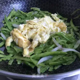 Make Suffering onion fried eggs step 8