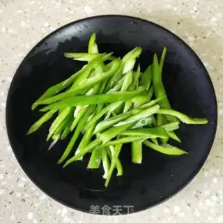 Make Pepper fried eggs step 1