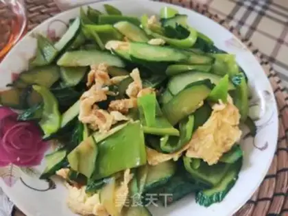 Make Pyramid cucumber fried eggs step 11