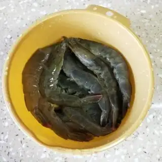 Make Salt shrimp step 1