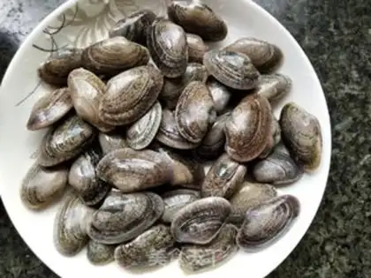 Make Squeeze the clams step 0
