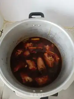 Make Hot pig hoof step 4