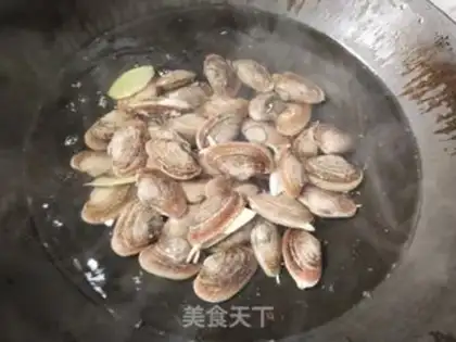 Make Squeeze the clams step 3