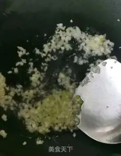 Make Tomato fried eggs step 5