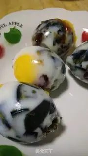 Make Three-coloured eggs step 2