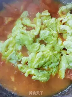 Make Tomato fried eggs step 8
