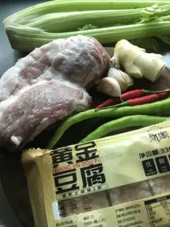 Make Gold tofu and celery step 0