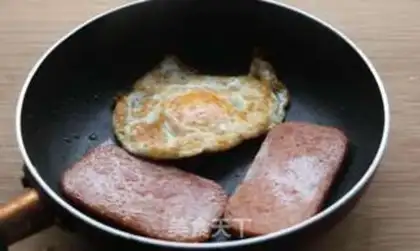 Make Egg ham sandwich step 0