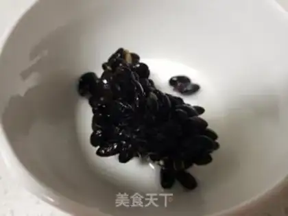 Make Black Bean MacLeon rice congee step 1