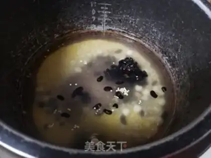 Make Black Bean MacLeon rice congee step 2