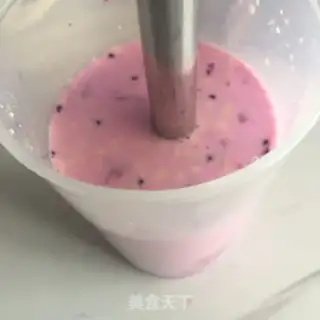 Make Banana shake of the flamingo step 2