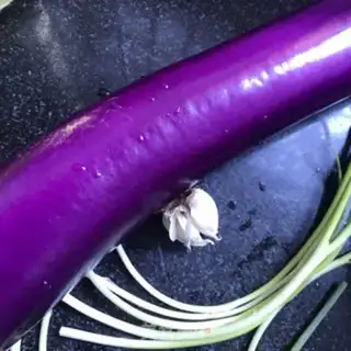 Make The oily hand tore the eggplant step 0