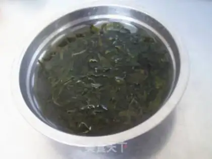 Make Cracker sauce seaweed noodles step 0