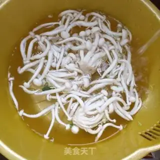 Make White mushrooms and broccoli step 2
