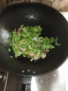 Make Pork and bitter melon step 4