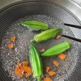 Make Autumn shrimp skating step 1