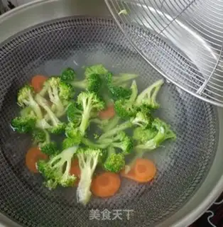 Make White mushrooms and broccoli step 7
