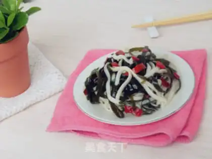 Make Cracker sauce seaweed noodles step 8