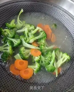 Make White mushrooms and broccoli step 8