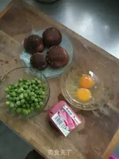 Make Five eggs of fried rice step 0