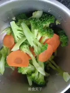 Make White mushrooms and broccoli step 9