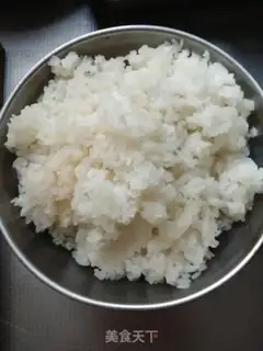 Make Five eggs of fried rice step 1