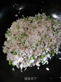 Make Five eggs of fried rice step 4