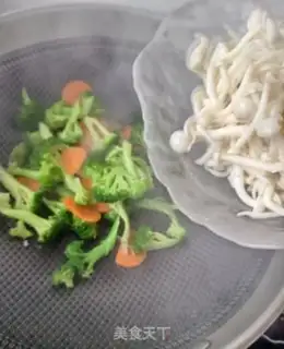Make White mushrooms and broccoli step 12
