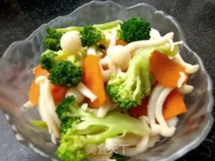 Make White mushrooms and broccoli step 18