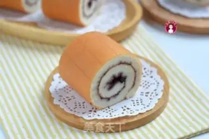 Make Blueberry sauce angel cake roll step 16