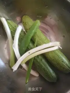 Make Plug in cucumber silk onions step 0