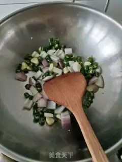 Make Spicy crawfish for food step 4