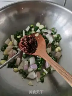 Make Spicy crawfish for food step 5