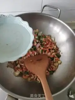 Make Spicy crawfish for food step 7