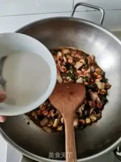 Make Spicy crawfish for food step 9
