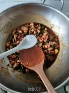 Make Spicy crawfish for food step 10