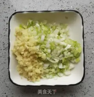 Make Beef pie pan paste step 4