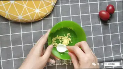 Make Omelt step 1