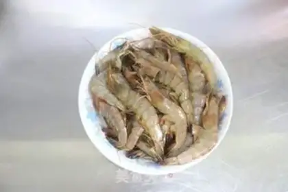 Make cucumber shrimp and fried shrimp head step 0